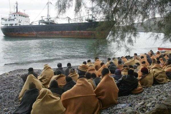 77 μετανάστες συνελήφθησαν γιατί προσπαθούσαν να φύγουν από την Ελλάδα