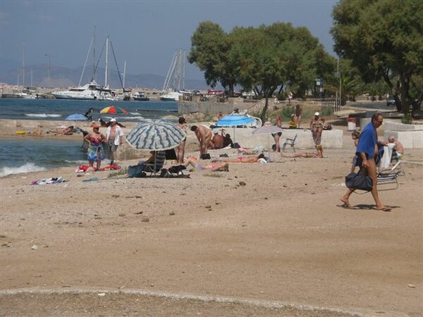Συνελήφθη για κλοπές στην παραλία της Βάρκιζας