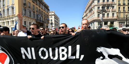 38 συλλήψεις στο Παρίσι, σε διαδήλωση για τον Φύσσα