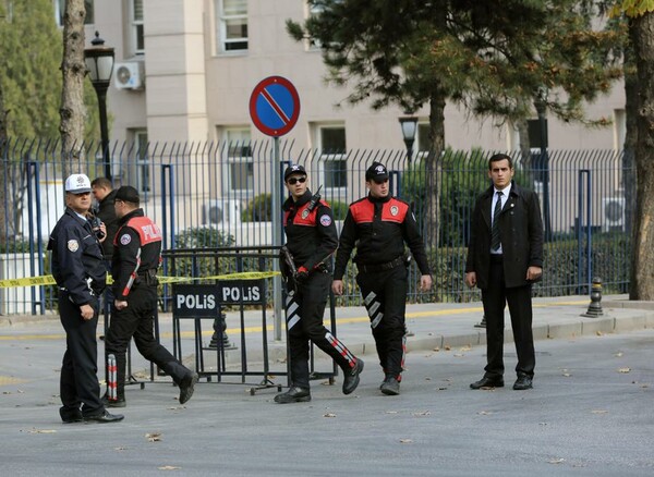 Ψεύτικη η βόμβα του άνδρα που συνελήφθη κοντά στο γραφείο του Ερντογάν