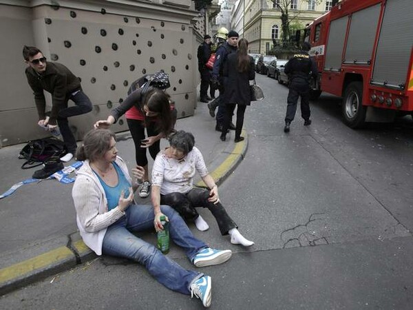 Update: Φόβοι για τέσσερις νεκρούς στο κέντρο της Πράγας από κατάρρευση κτιρίου