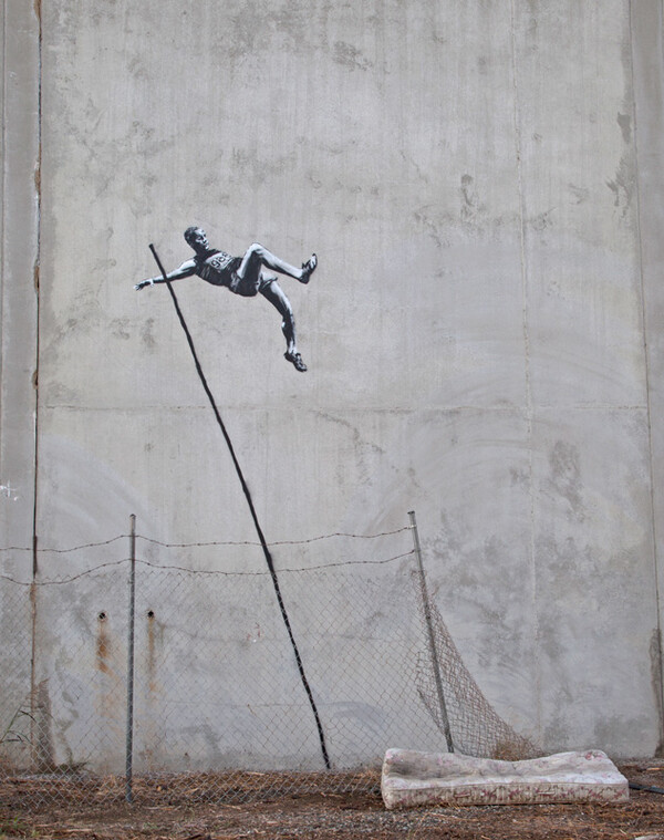 Τα ολυμπιακά γκράφιτι του Banksy