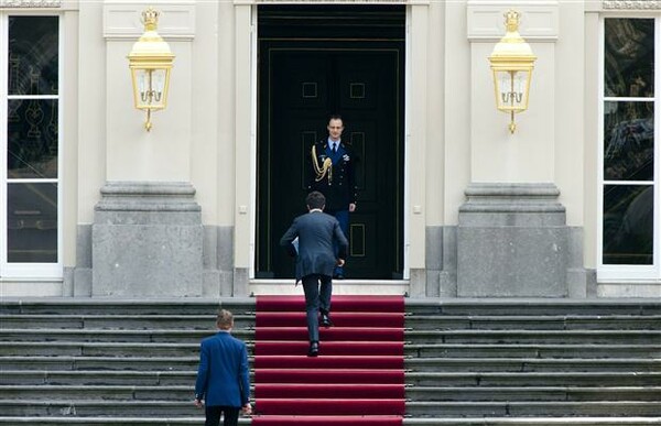 Παραιτήθηκε η κυβέρνηση της Ολλανδίας