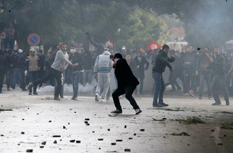 Άνεργος αυτοπυρπολήθηκε στο κέντρο της Τύνιδας