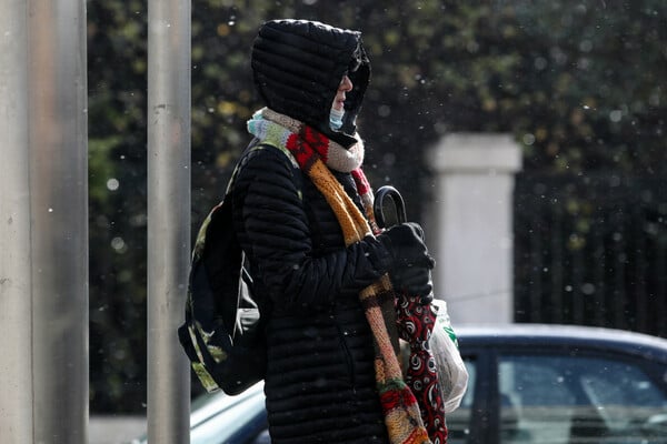 Σε εξέλιξη το κύμα κακοκαιρίας: Βροχές, καταιγίδες και κρύο - Πού θα χιονίσει