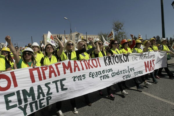 Στη Βουλή έφθασαν οι μεταλλωρύχοι