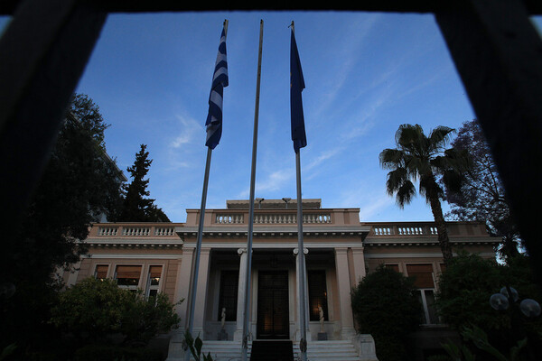 Μαξίμου: Δεν μπορούμε να συμφωνήσουμε στην κατεύθυνση των θεσμών