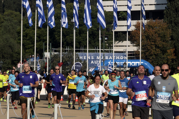 Ο τερματισμός του Μερούση στο Μαραθώνιο και φωτορεπορτάζ από τη μεγάλη γιορτή της Αθήνας