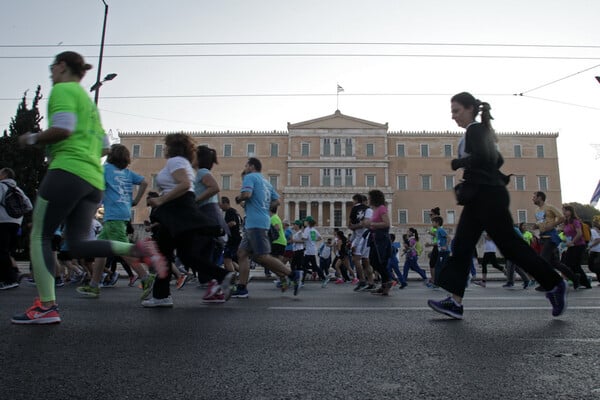 Ο τερματισμός του Μερούση στο Μαραθώνιο και φωτορεπορτάζ από τη μεγάλη γιορτή της Αθήνας