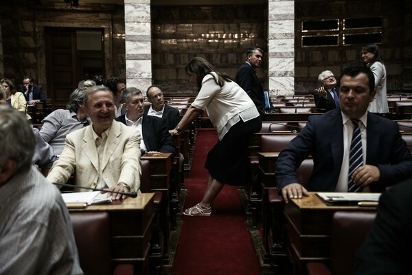 H Ραχήλ, ο Γιάνης και οι άλλοι πριν από λίγο