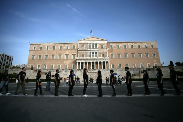 Στα μαύρα και φιμωμένοι Αθηναίοι και Θεσσαλονικείς για το #WalkForFreedom