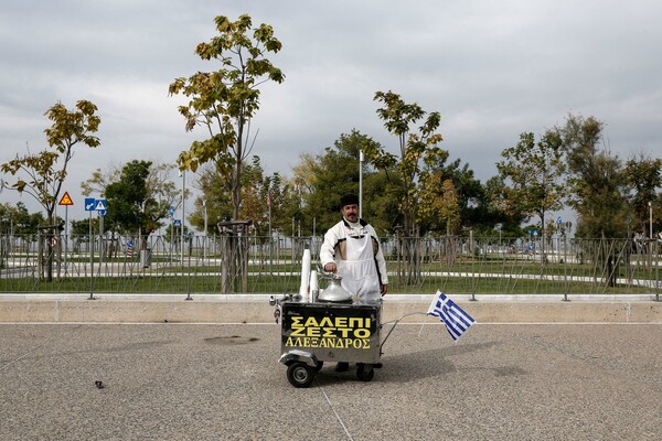 Εθνική περηφάνια ή άχρηστο στρατιωτικοθρησκευτικό κιτς;