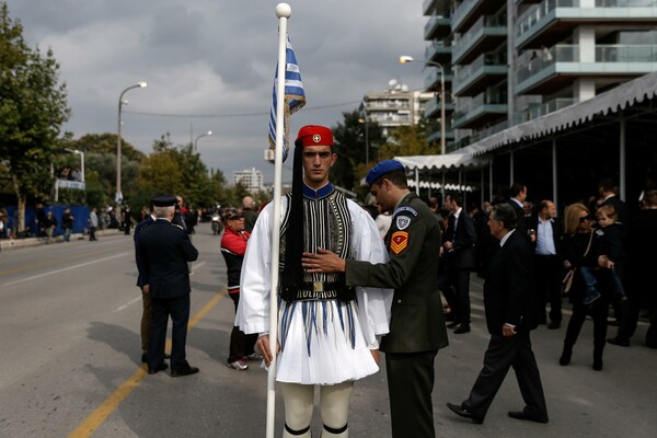 Εθνική περηφάνια ή άχρηστο στρατιωτικοθρησκευτικό κιτς;