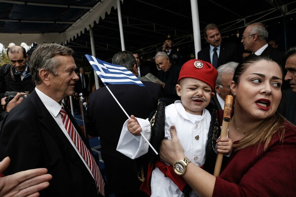 Εθνική περηφάνια ή άχρηστο στρατιωτικοθρησκευτικό κιτς;