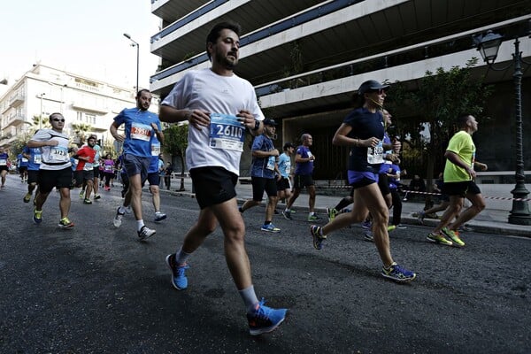 Ο τερματισμός του Μερούση στο Μαραθώνιο και φωτορεπορτάζ από τη μεγάλη γιορτή της Αθήνας