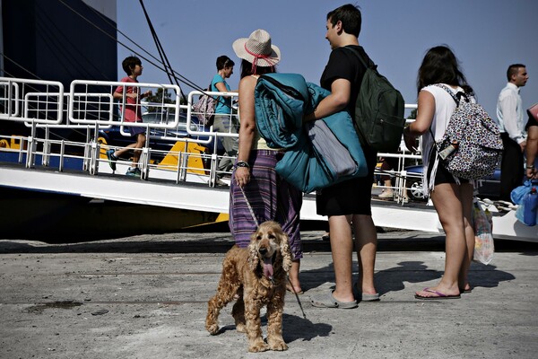 Η μεγάλη έξοδος ξεκίνησε - Στο 80% η πληρότητα στα πλοία