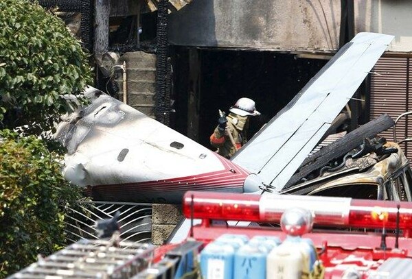 Πέντε νεκροί από πτώση αεροσκάφους πάνω σε σπίτια στο Τόκιο