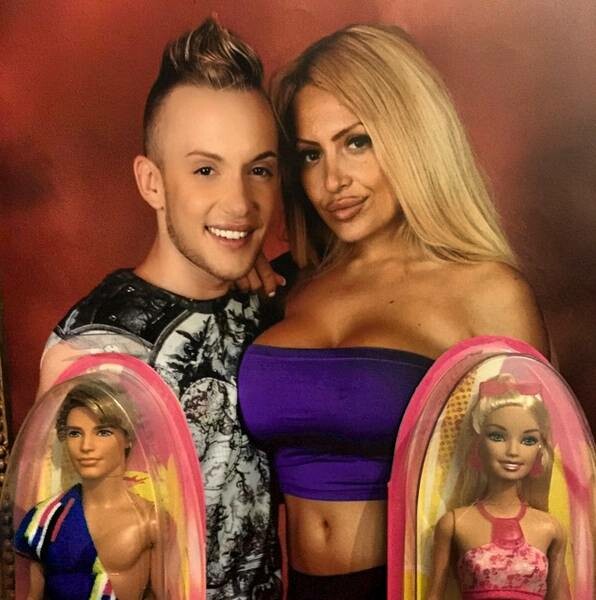 Αυτο το ζευγάρι έχει ξοδέψει πάνω από 280.000 ευρώ για να μοιάσει στη Barbie και τον Ken