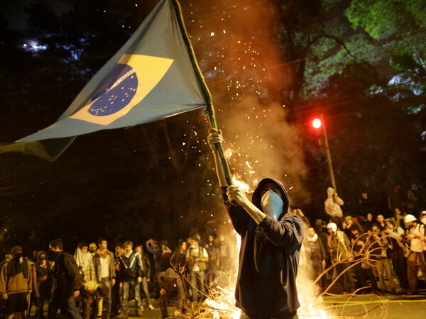 Αυτές οι φωτογραφίες δεν είναι από χθεσινά επεισόδια στη Βραζιλία