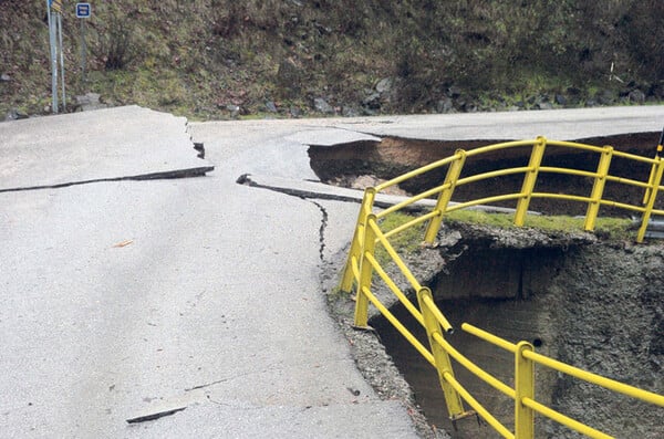 Οι πρώτες φωτογραφίες από τον πλημμυρισμένο Σπερχειό