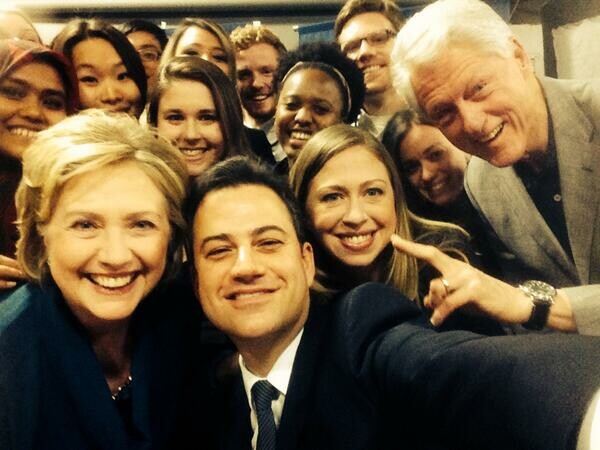 Το photobombing του Bill Clinton