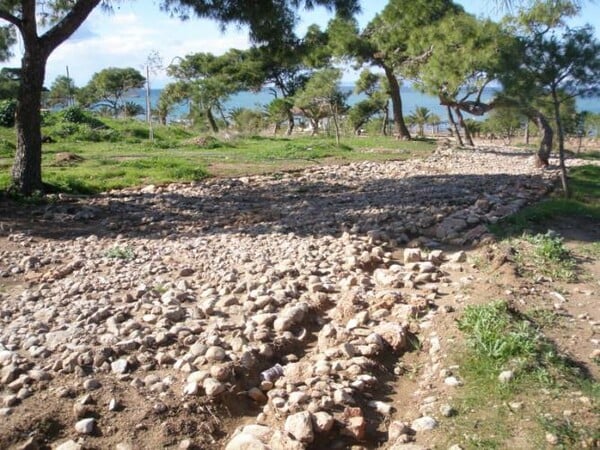 Τμήμα αρχαίας αμαξιτής οδού έφερε στο φως αρχαιολογική έρευνα