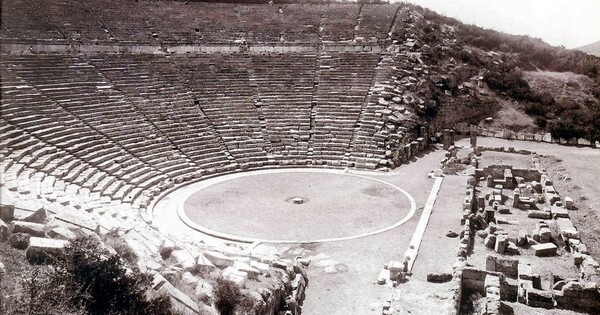 Τι απάντησε ο Ολιβιέ Ζοσουά για τη γυμνή ηθοποιό στην Επίδαυρο