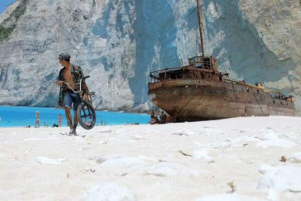 Ένα διαφορετικό non-stop bmx tour στα πανέμορφα Ιόνια νησιά από τον Πάνο Μανάρα