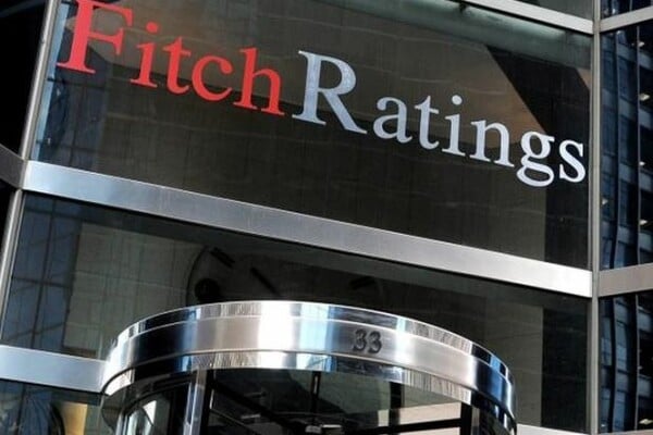 Απειλεί με υποβάθμιση ο Fitch ΕSM και Γαλλία