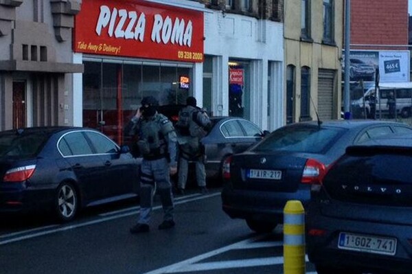 Βέλγιο: Τέσσερις ένοπλοι κρατούν όμηρο