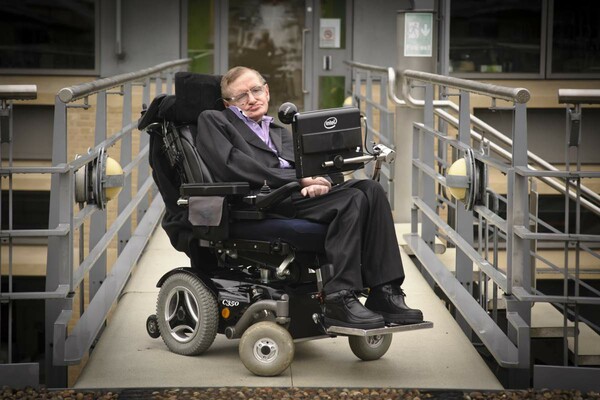 Ο Stephen Hawking εξομολογείται την απέραντη μοναξιά της ζωής του