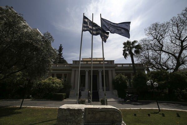 Σύσκεψη στο Μέγαρο Μαξίμου - Αναμένεται ο ανασχηματισμός