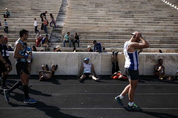 Ο τερματισμός του Μερούση στο Μαραθώνιο και φωτορεπορτάζ από τη μεγάλη γιορτή της Αθήνας