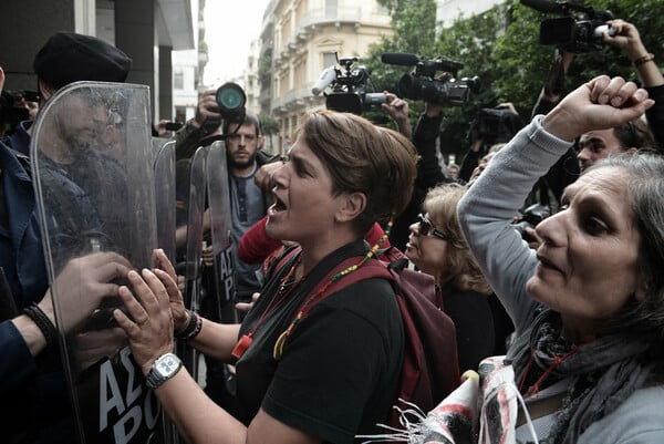 Ένταση στο υπ. Οικονομικών