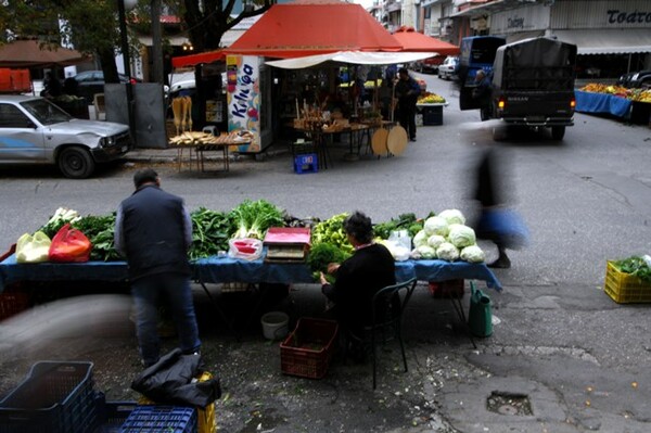 Δωρεάν προϊόντα θα μοιράσουν αύριο οι παραγωγοί των λαϊκών