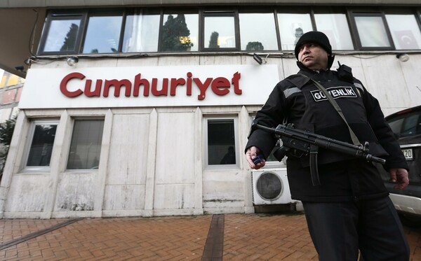Με επίθεση στα γραφεία τουρκικής αντιπολιτευόμενης εφημερίδας απειλούν οι τζιχαντιστές
