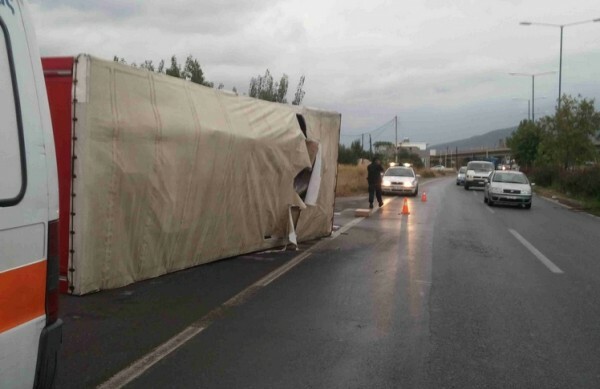 Ανεμοστρόβιλος αναποδογύρισε ι.χ. στη Λακωνία