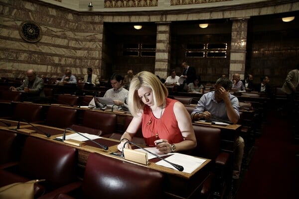 Bullying σε βάρος της καταγγέλλει η Ραχήλ Μακρή