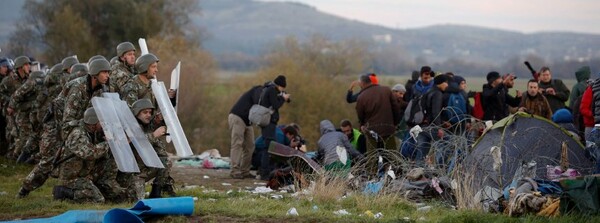 Ένταση με πρόσφυγες στα σύνορα με την FYROM