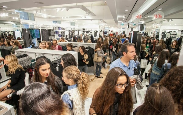 Στο μεγαλύτερο κατάστημα H&M στην Ελλάδα που μόλις άνοιξε