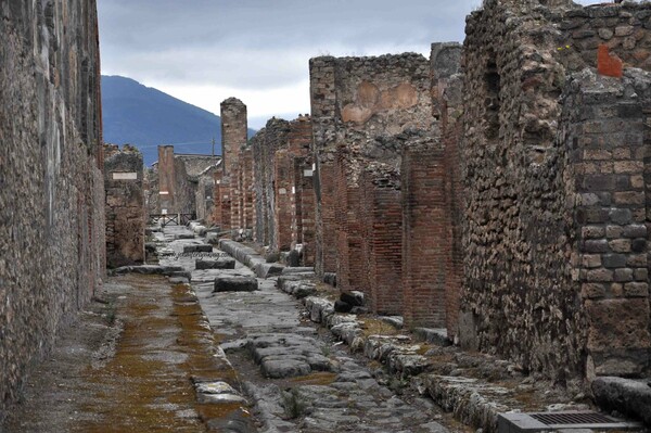 Ιταλία: Έκκληση Ρέντσι στον επιχειρηματικό κόσμο για την Πομπηία