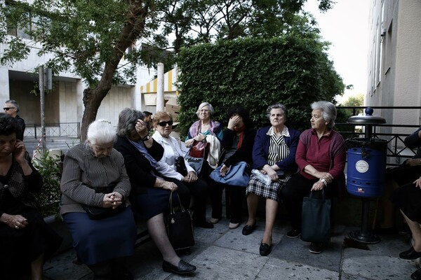 Ταλαιπωρία και λιποθυμίες για το λείψανο της αγίας