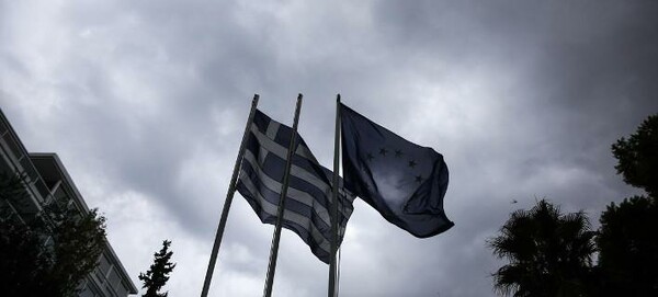 Spiegel: Γιατί ένα Grexit δεν αποτελεί λύση