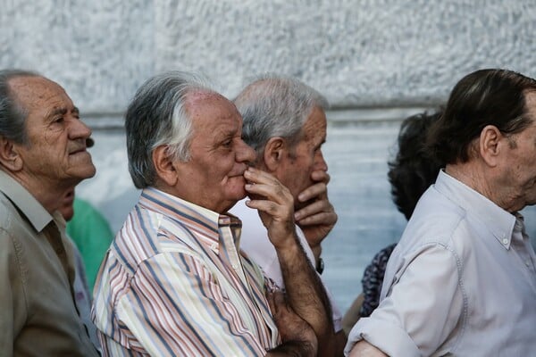 Πόσο μειώνονται οι συντάξεις