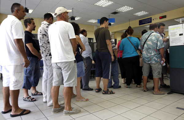 Άνδρας πέθανε στην ουρά για τον ΕΝΦΙΑ