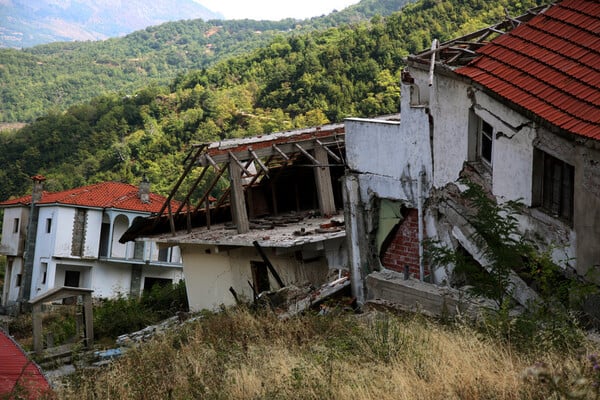 Το Ροπωτό, το χωριό-φάντασμα που βουλιάζει στα Τρίκαλα, έγινε ντοκιμαντέρ και κάνει το γύρο του κόσμου