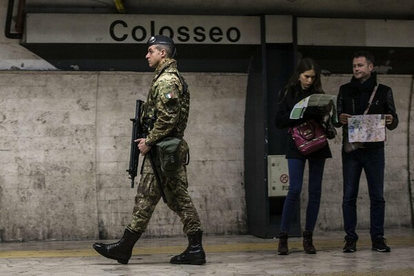 "Φρούριο" η Ευρώπη υπό το φόβο τρομοκρατικών επιθέσεων μεταξύ Χριστουγέννων και Πρωτοχρονιάς