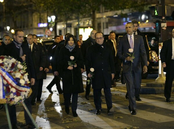 To πρώτο πράγμα που έκανε χθες βράδυ ο Ομπάμα όταν έφτασε στο Παρίσι για τη Σύνοδο