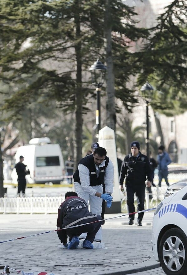 Σε συναγερμό η Κωνσταντινούπολη - Οι πρώτες εικόνες από το μακελειό στην Τουρκία