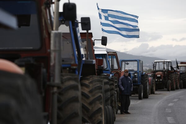 Εξαγριωμένοι οι αγρότες - «Στα παλιά της τα παπούτσια γράφει η κυβέρνηση τα αιτήματά μας»